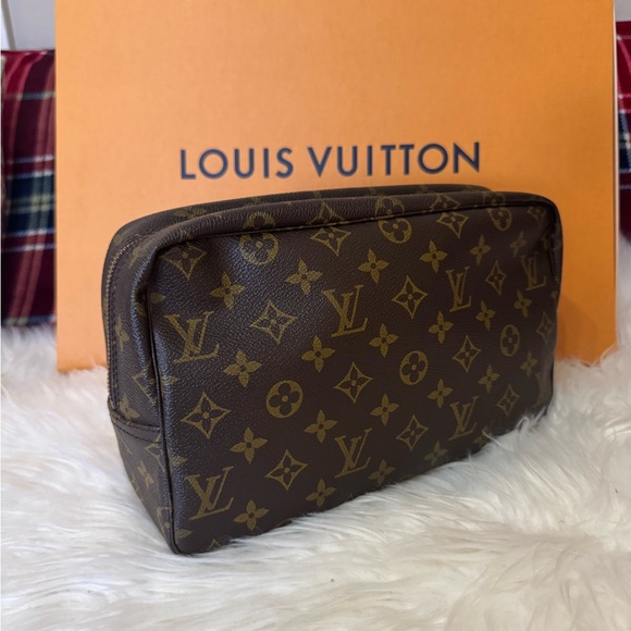 Authentic Louis Vuitton Trousee 28 monogram canvas - Picture 3 of 11